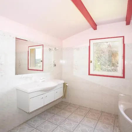 4 Bedroom Awesome In Prázdninový dům *
