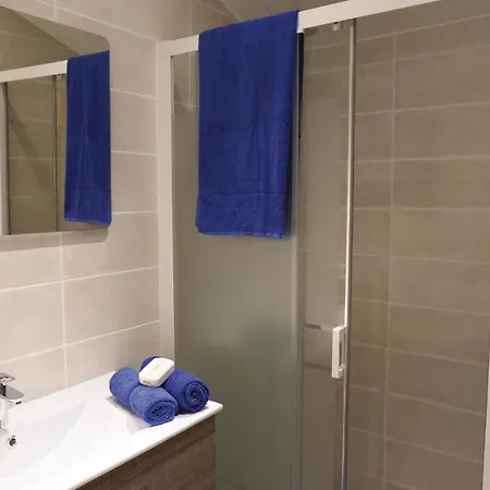 4 Bedroom Awesome In בית נופש Roquebrun