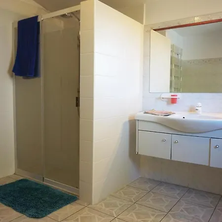 4 Bedroom Awesome In Prázdninový dům Roquebrun
