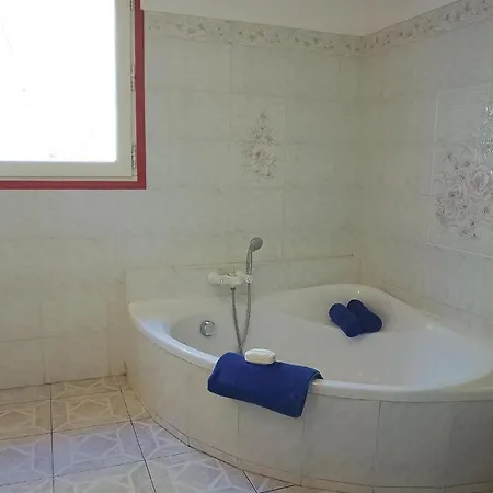 בית נופש 4 Bedroom Awesome In Roquebrun