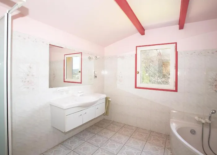4 Bedroom Awesome In Feriehus *
