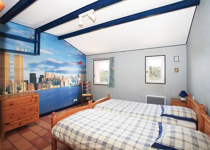4 Bedroom Awesome In Roquebrun