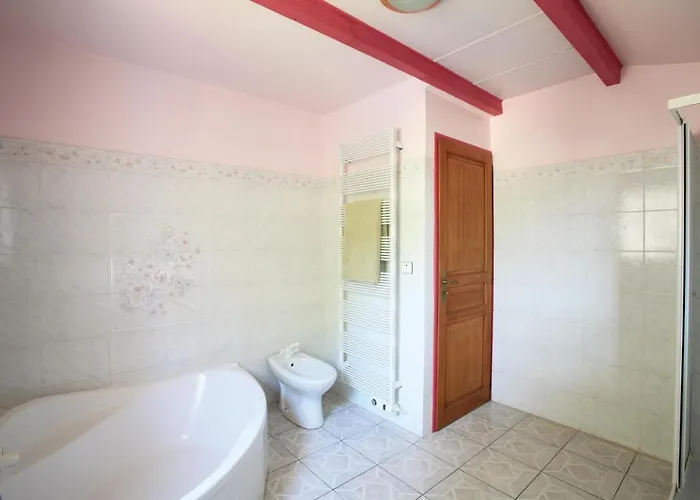 4 Bedroom Awesome In