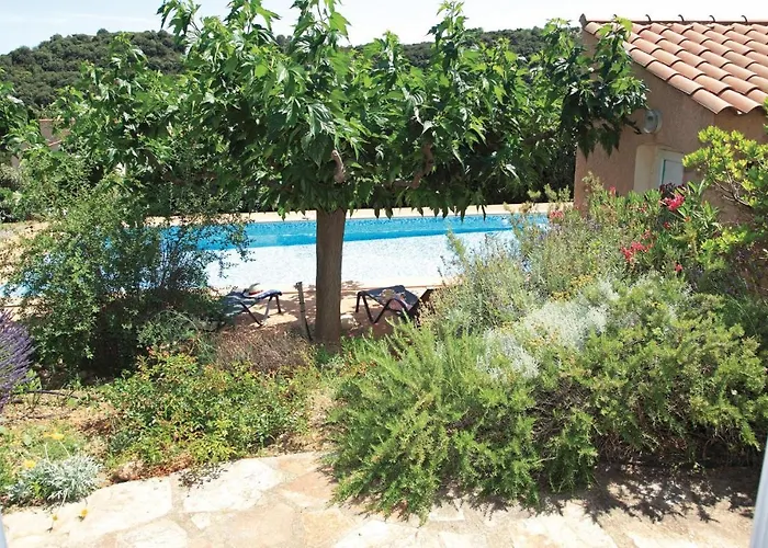 4 Bedroom Awesome In *