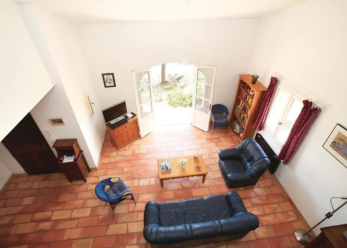 4 Bedroom Awesome In *