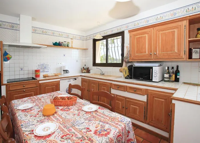 Feriehus 4 Bedroom Awesome In Roquebrun